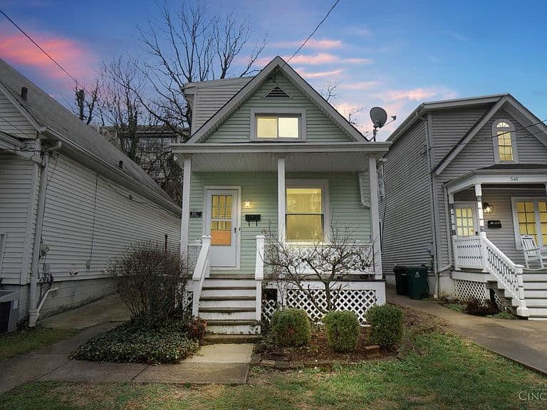 Listing photo 2