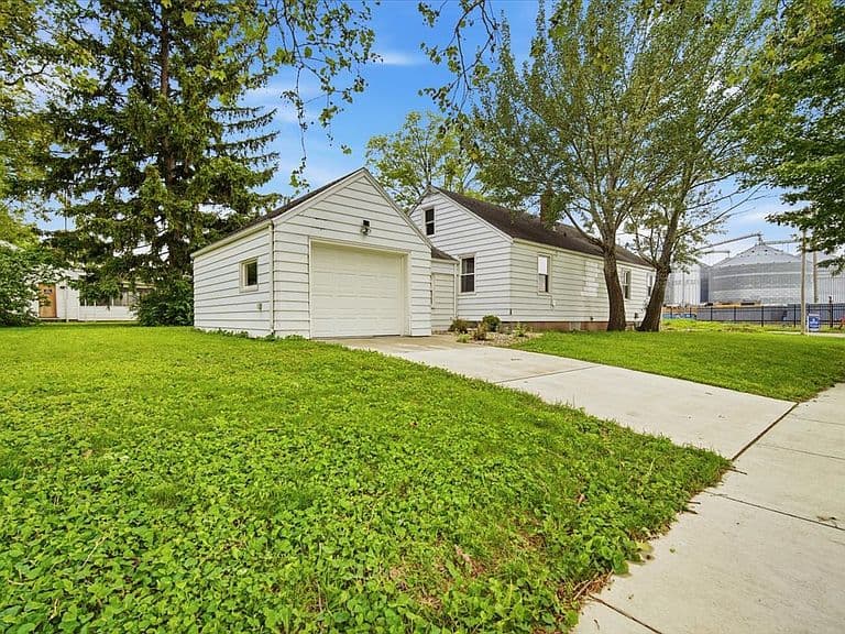 Listing photo 5