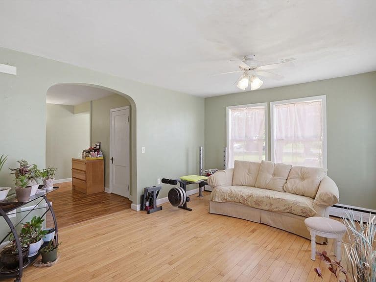 Listing photo 5