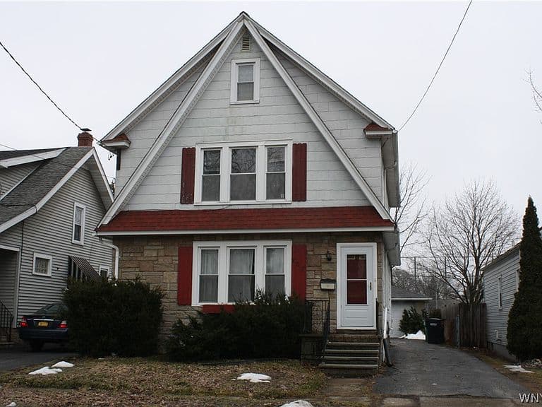 Listing photo 2