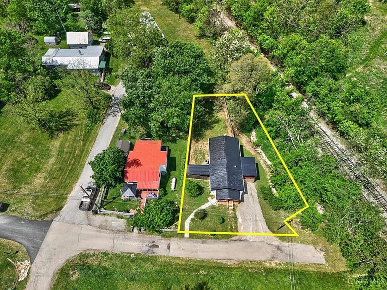 Listing photo 5