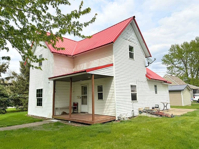Listing photo 2