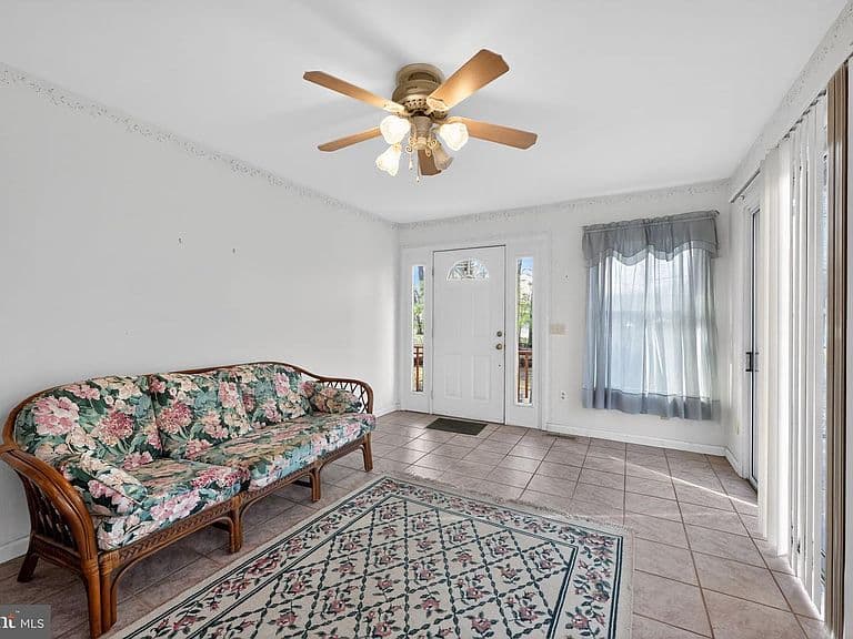 Listing photo 3