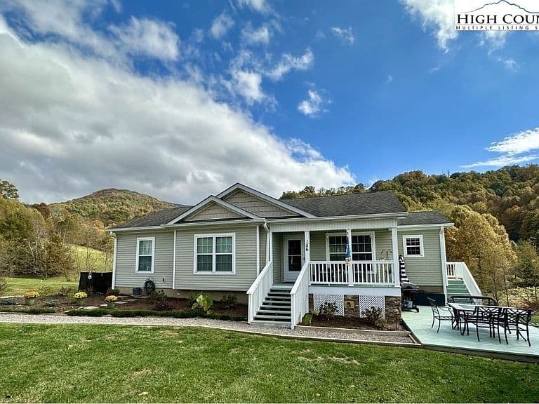 Listing photo 2