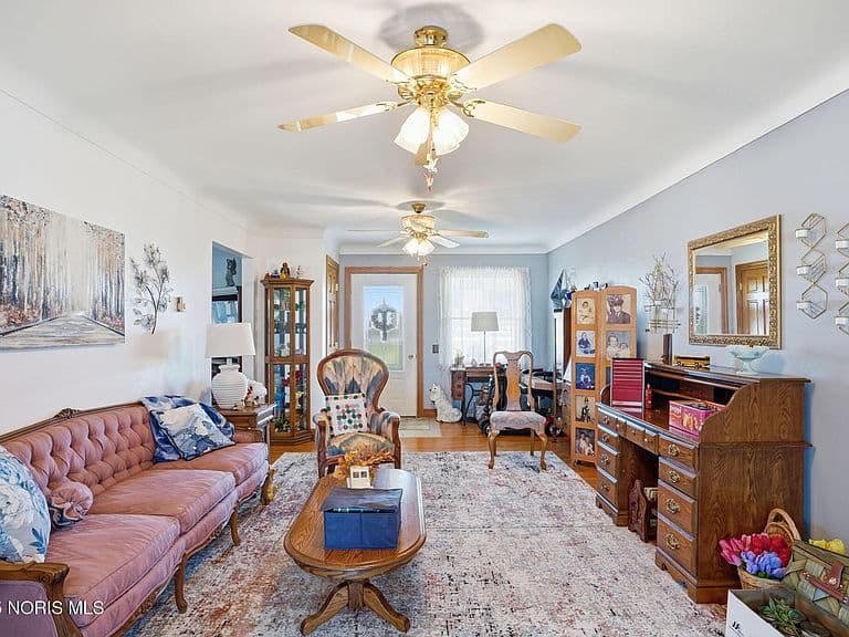 Listing photo 5