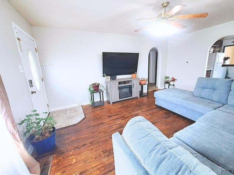 Listing photo 3