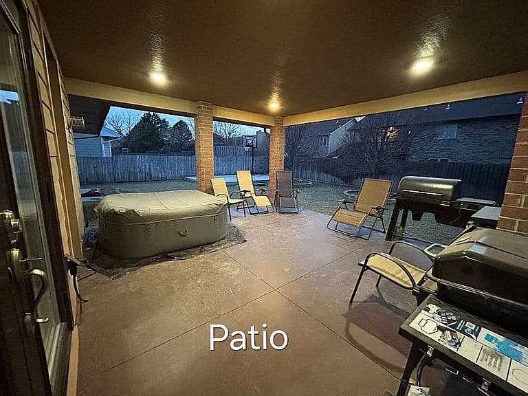 Listing photo 2