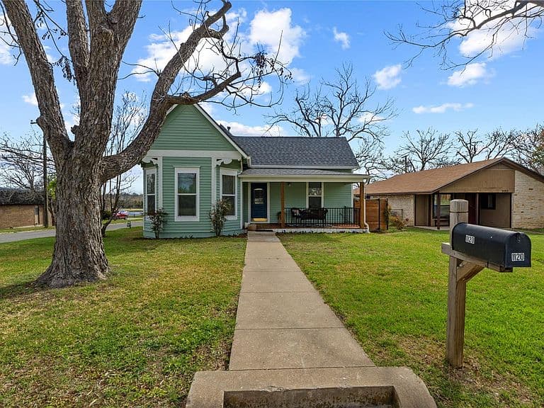 Listing photo 3
