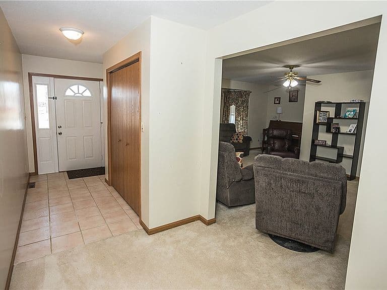 Listing photo 2