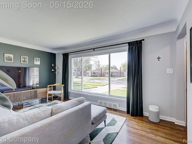 Listing photo 3