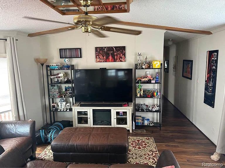 Listing photo 5