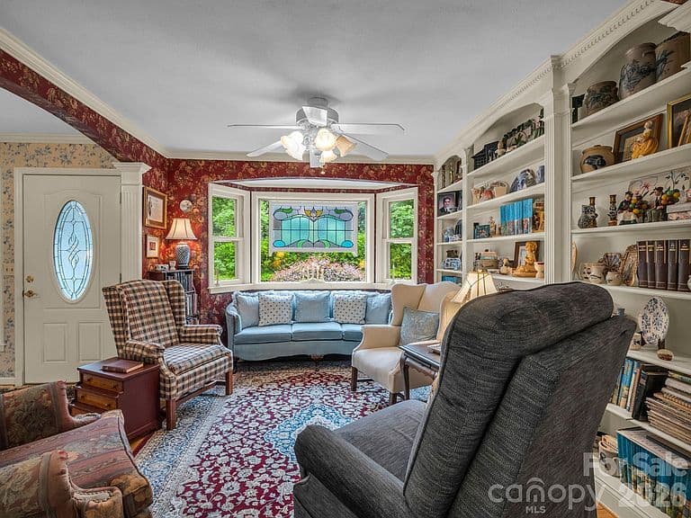 Listing photo 5