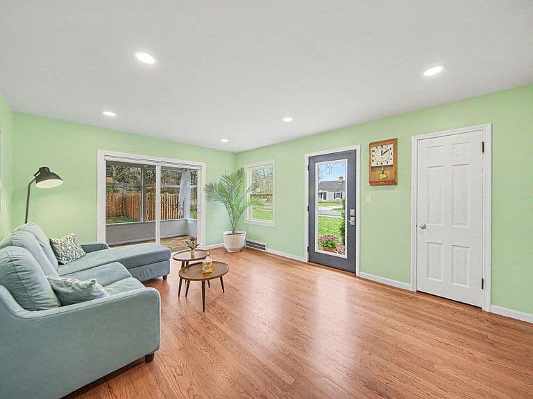 Listing photo 4