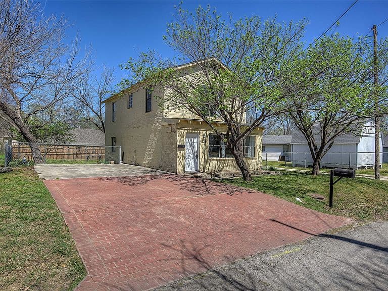 Listing photo 3