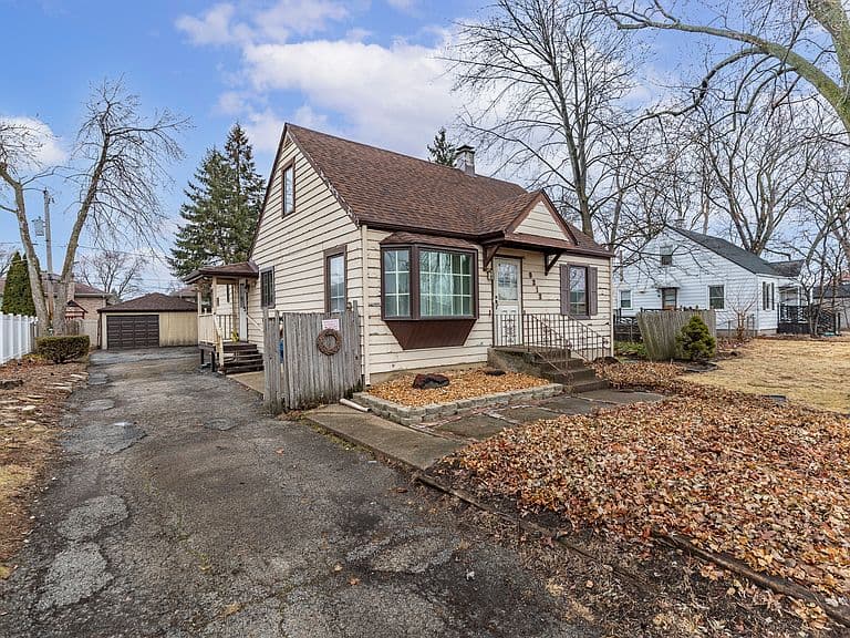 Listing photo 3