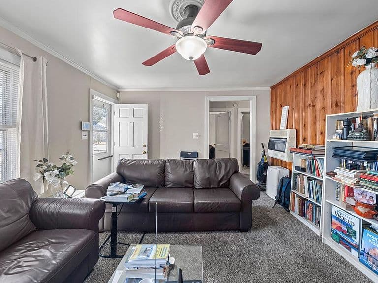 Listing photo 3