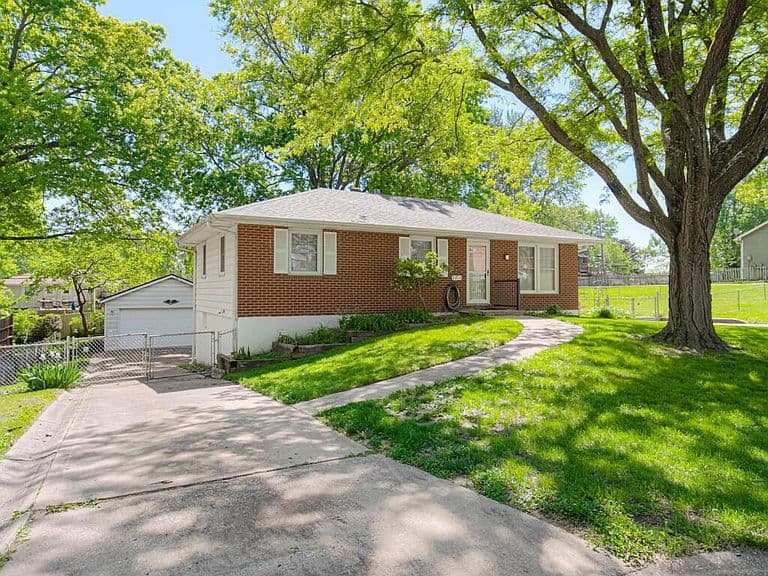 Listing photo 3
