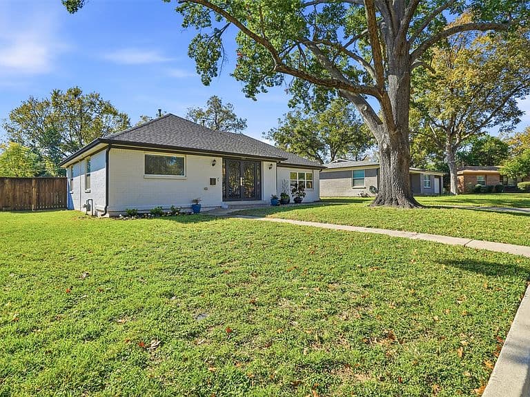 Listing photo 3