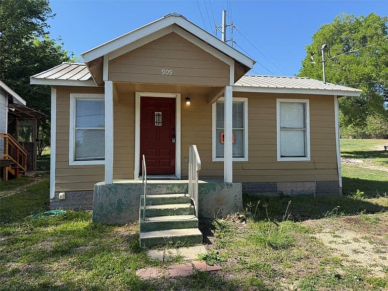 Listing photo 2