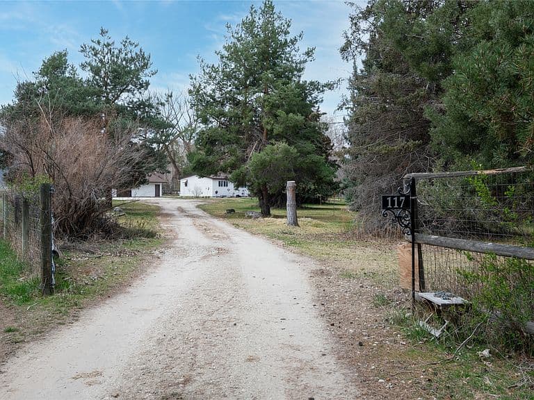 Listing photo 5