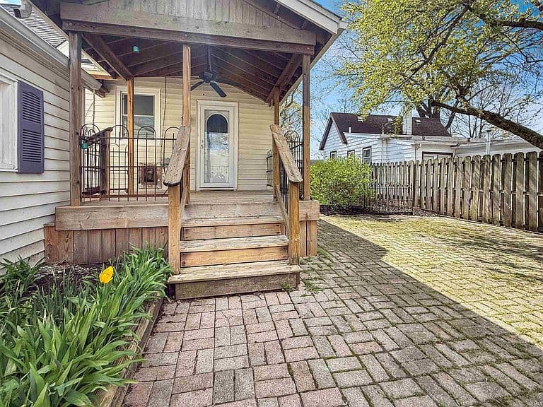 Listing photo 3