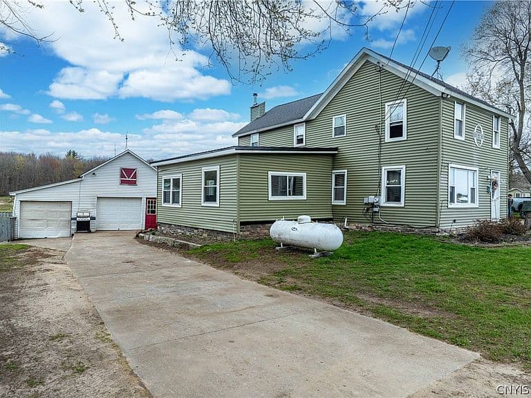 Listing photo 5