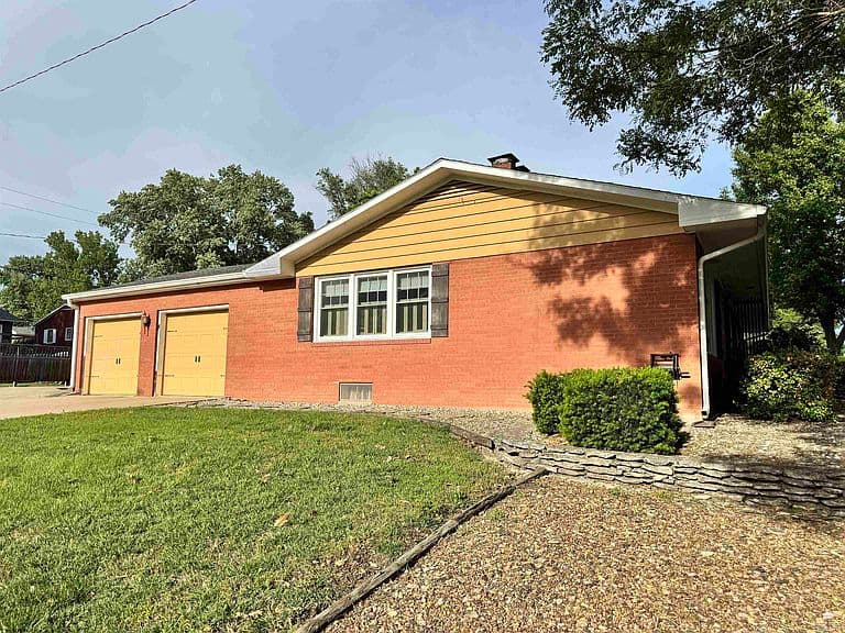 Listing photo 3