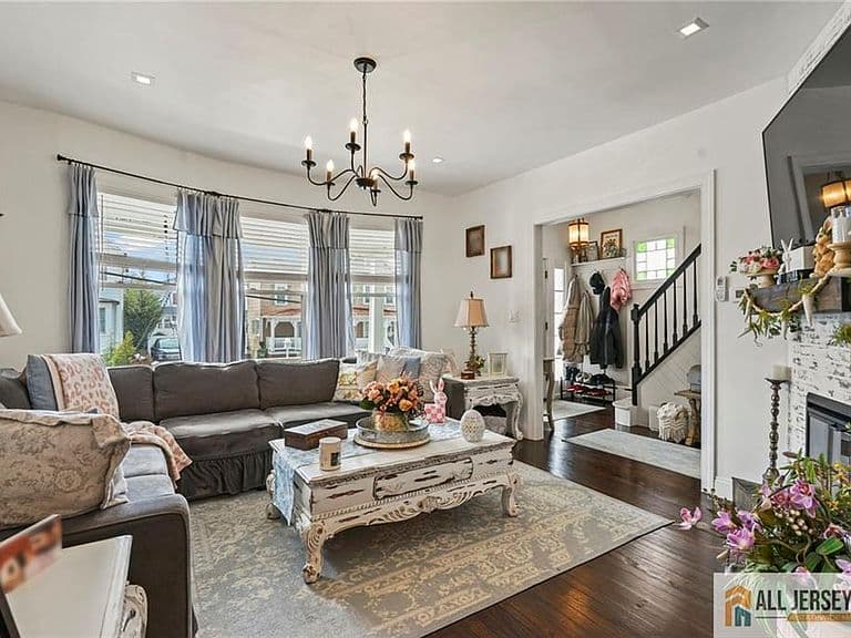 Listing photo 5