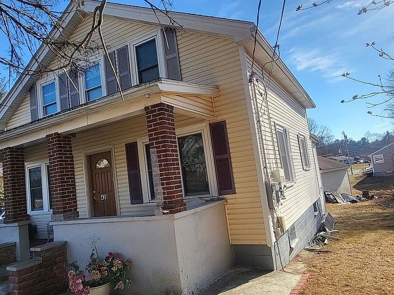 Listing photo 3