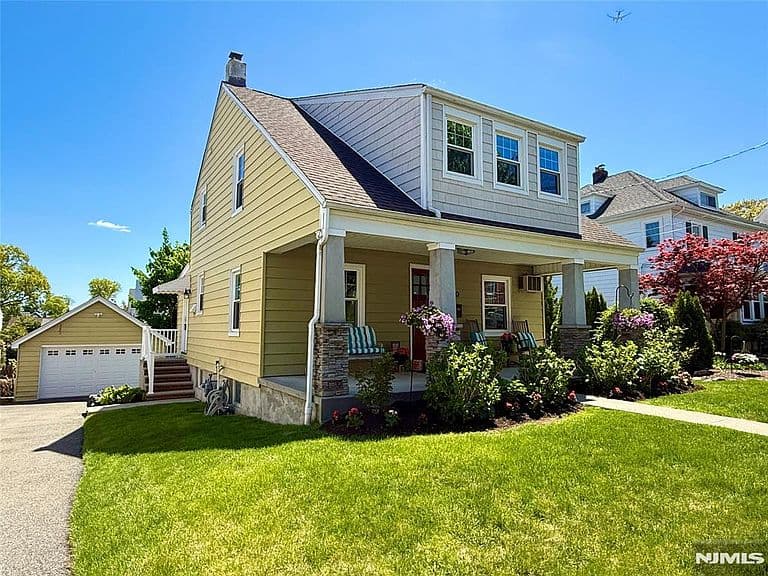 Listing photo 2