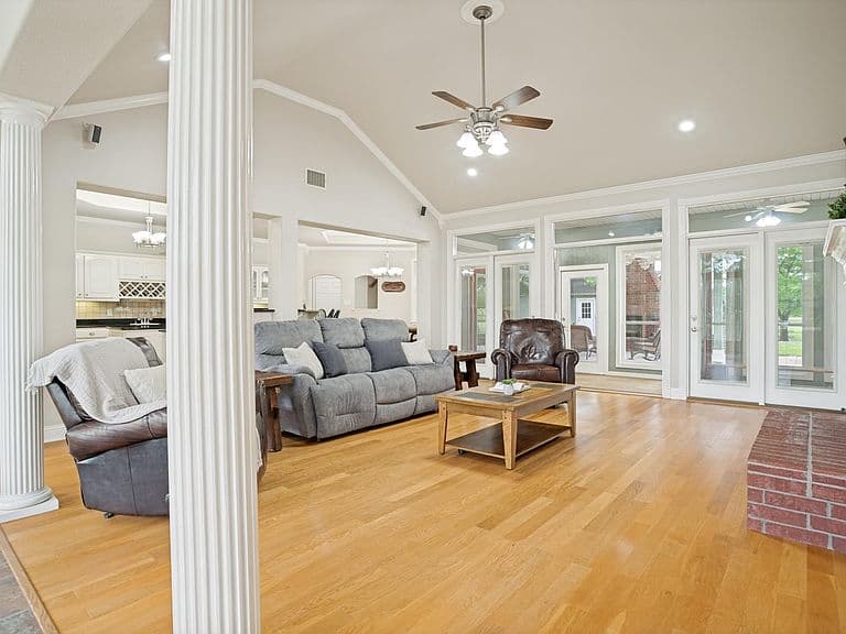 Listing photo 4