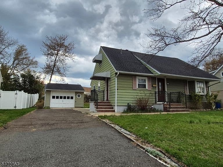 Listing photo 2