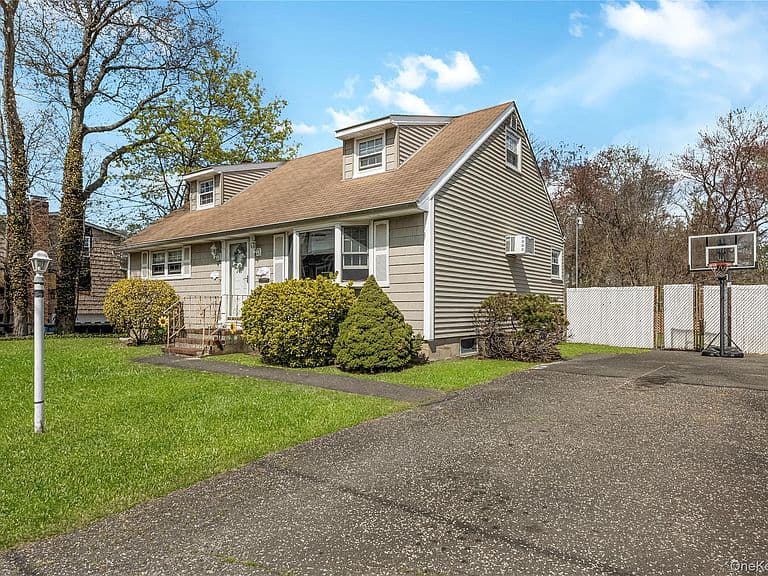 Listing photo 3
