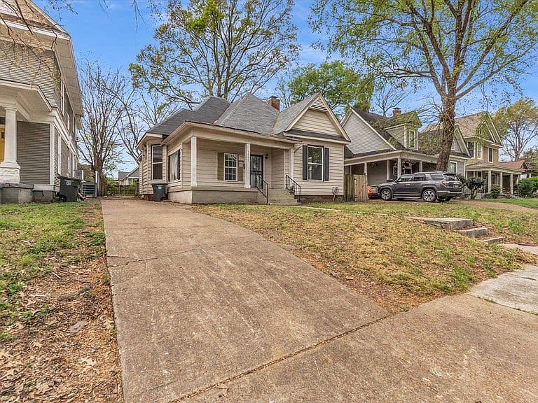 Listing photo 2