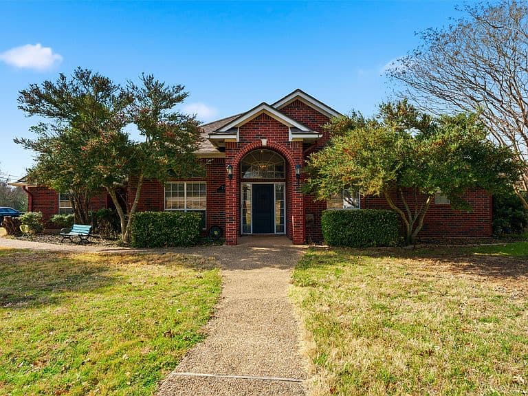 Listing photo 3