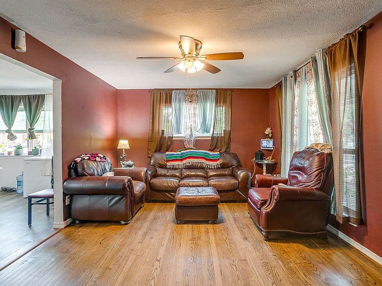 Listing photo 5