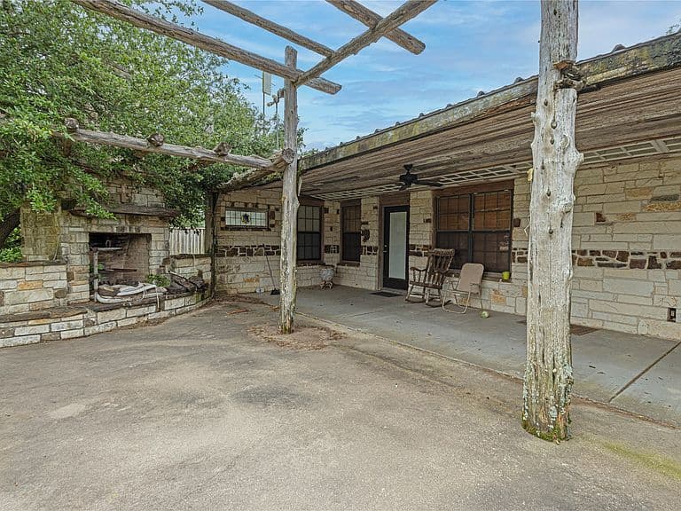 Listing photo 4