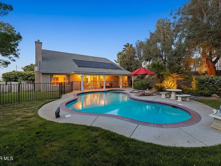 Listing photo 2