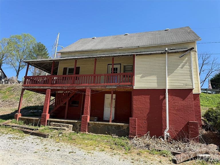 Listing photo 2