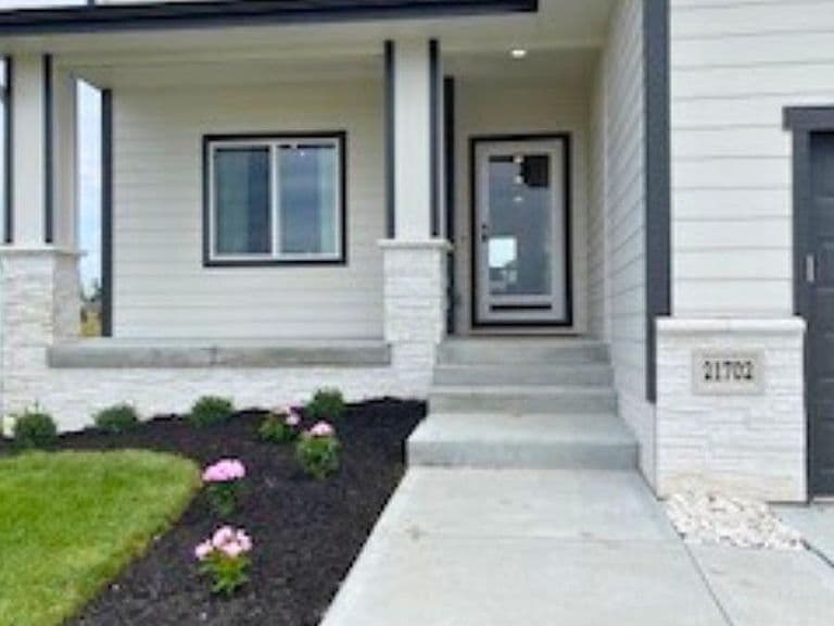 Listing photo 2