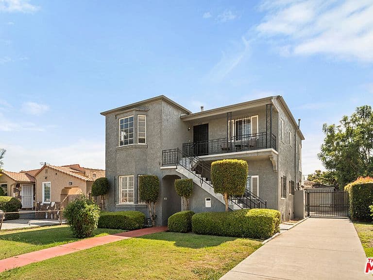Listing photo 2
