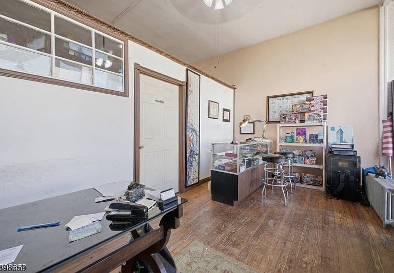 Listing photo 4