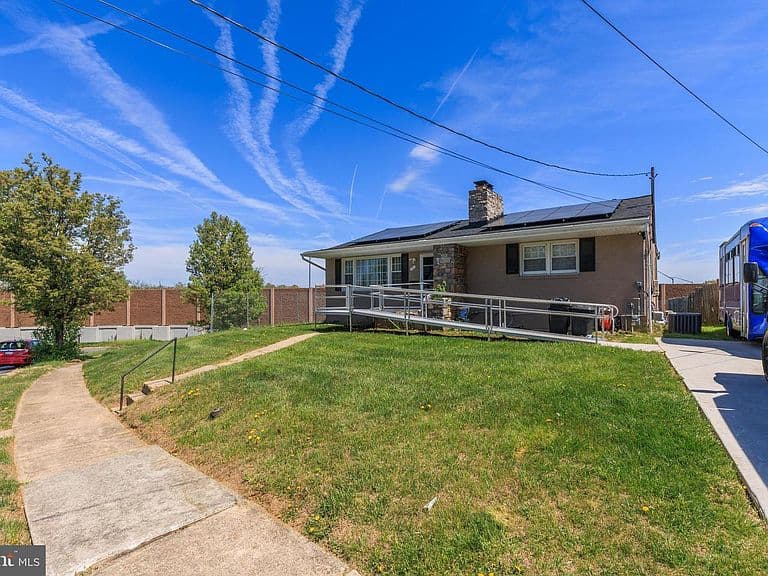 Listing photo 4