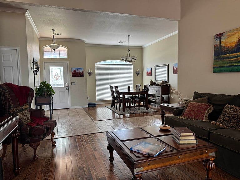 Listing photo 3