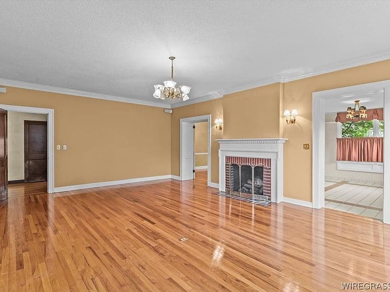 Listing photo 3