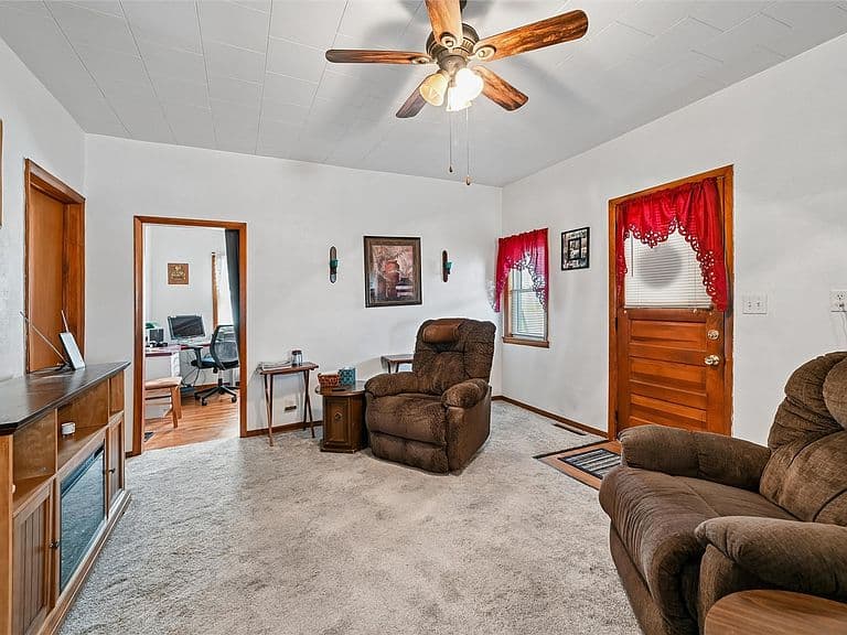 Listing photo 5