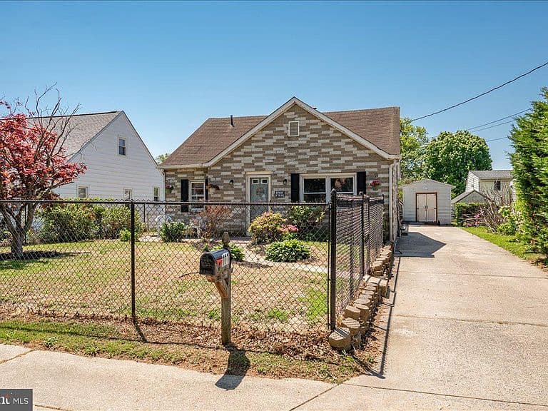 Listing photo 2