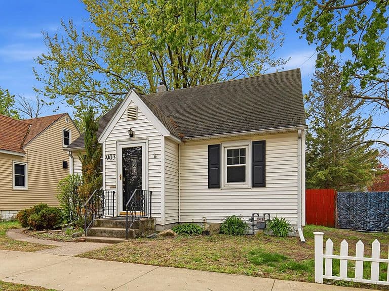 Listing photo 2
