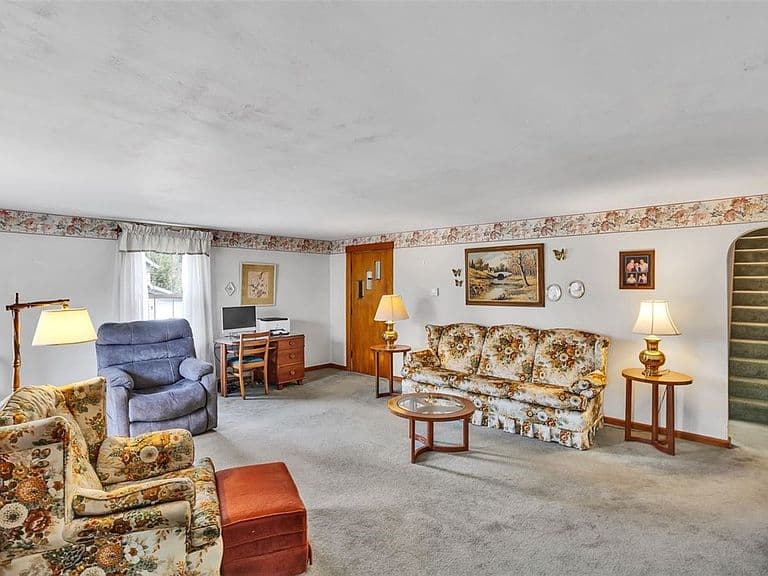 Listing photo 5