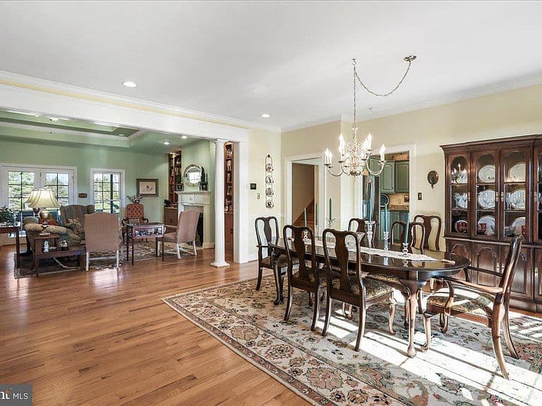 Listing photo 5